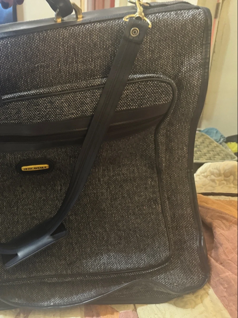 Vintage Fifth Avenue Navy Blue and Gray Textured Travel Bag with Shoulder Strap